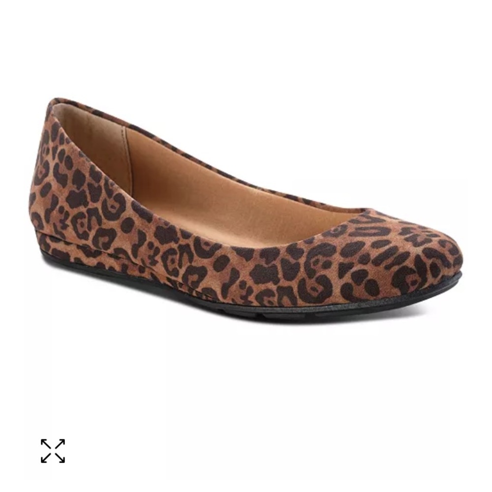 Sun Stone leopard print Eliana Flats ladies size 6